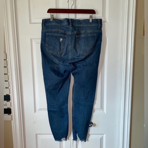 🔥Host Pick🔥 Bombshell Skinny Premium Stretch High-Rise Destructed Jean - Picture 3 of 9